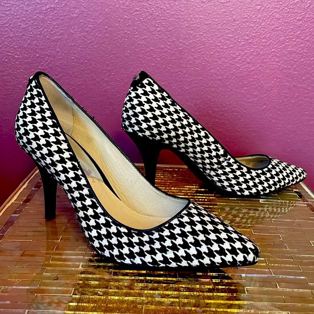Size 6.5 Michael by Michael Kors houndstooth print cow hair stiletto pumps